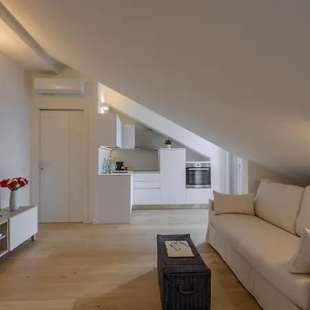 Novara, 6 - Attic With Style Apartmán *